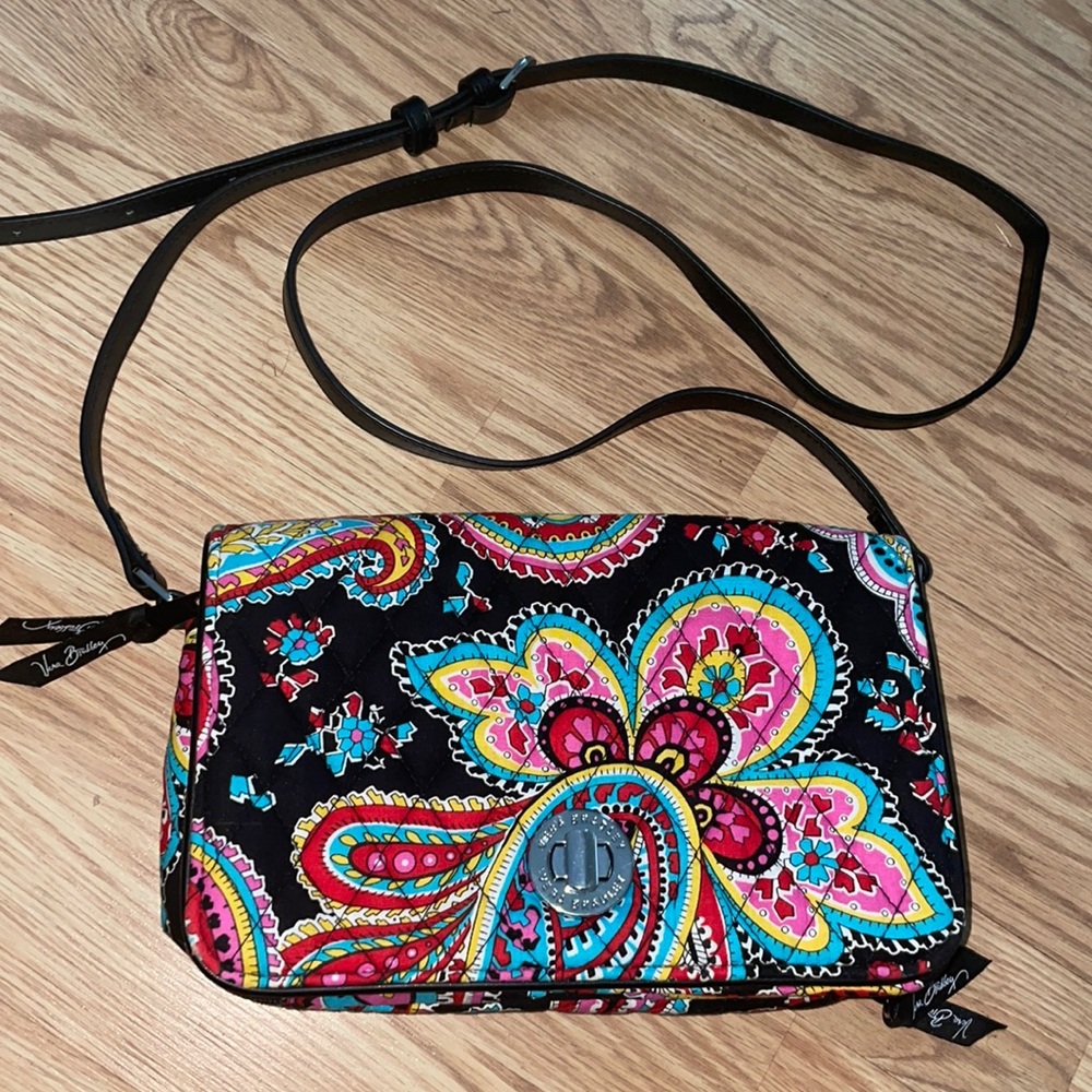 Lovely Vera Bradley Handbag NWOT